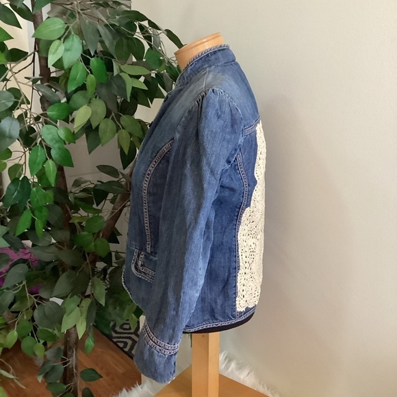Gap Woman’s size 8 Jean Jacket with crochet lace panel in the back front… - Picture 8 of 16